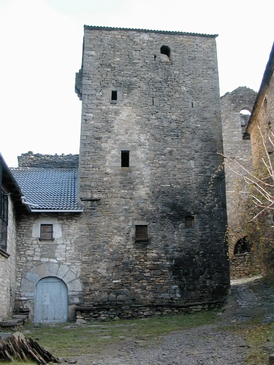 Torre aneja a la iglesia