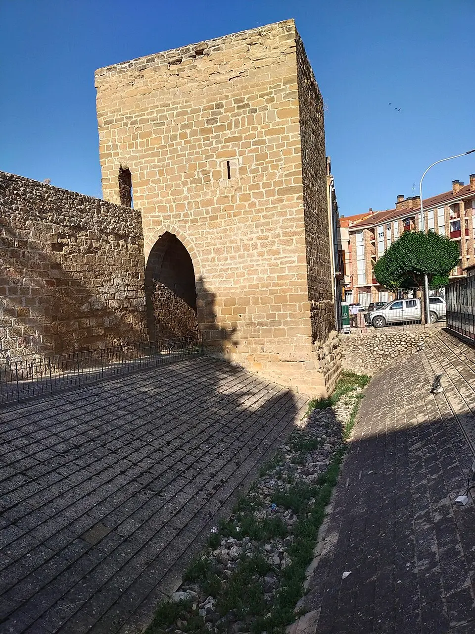 Image: Luistxo · CC BY-SA 4.0 Torreon de Sor María de Leiva