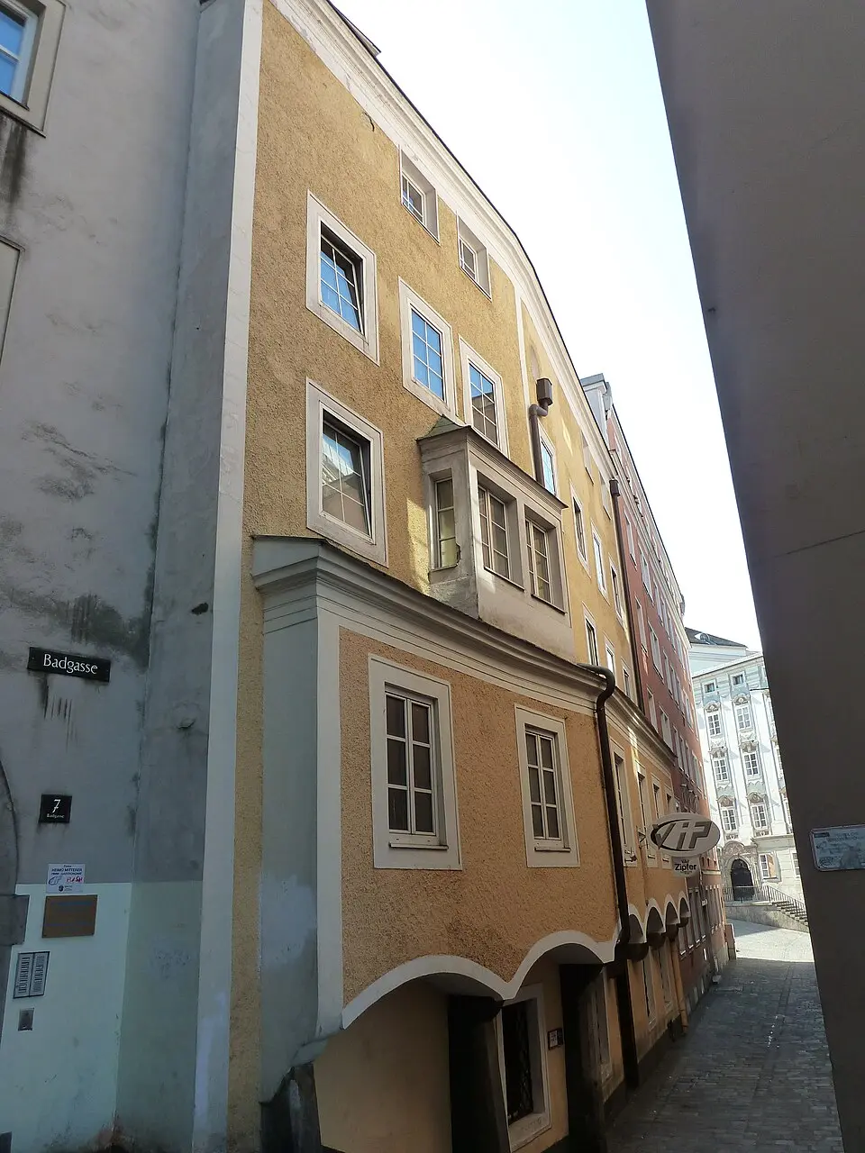 Slika: Yolo (talk) · CC BY-SA 3.0 AT Badgasse 7