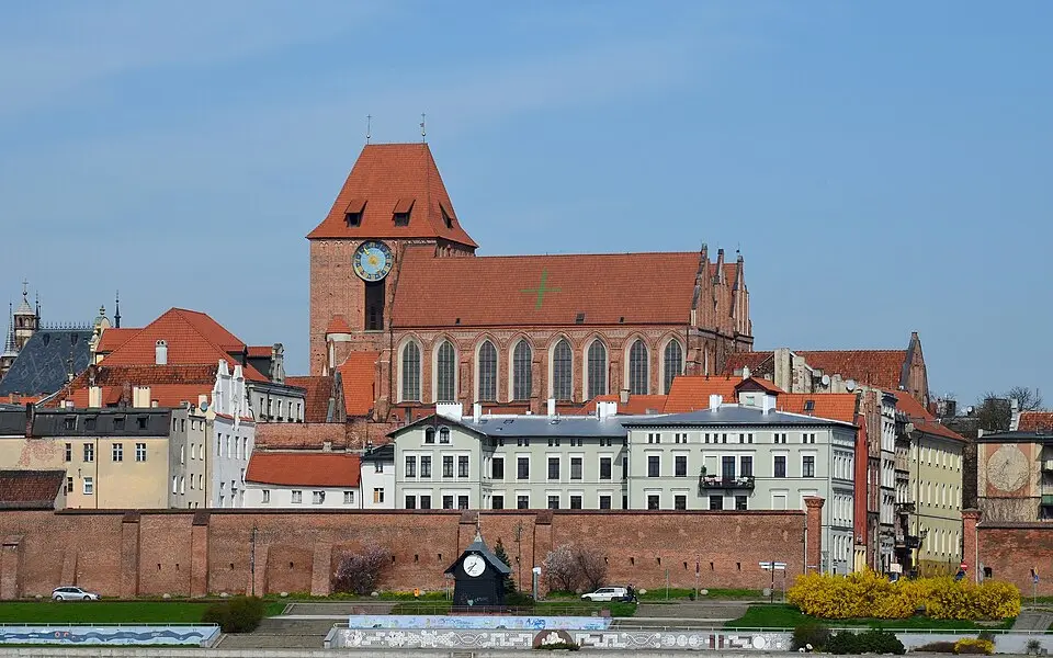 Srednjeveško mesto Torunj