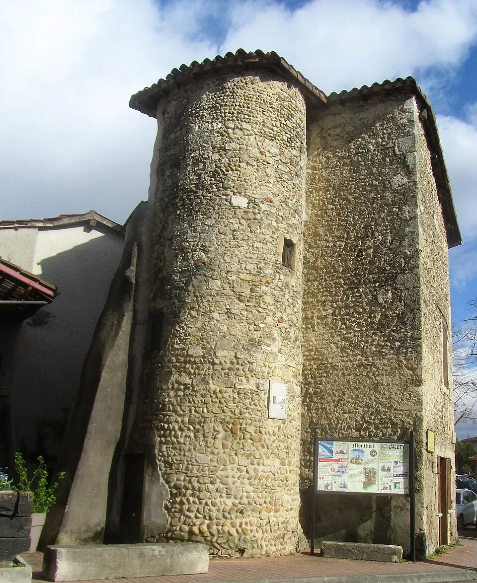 tour carrée de Montluel