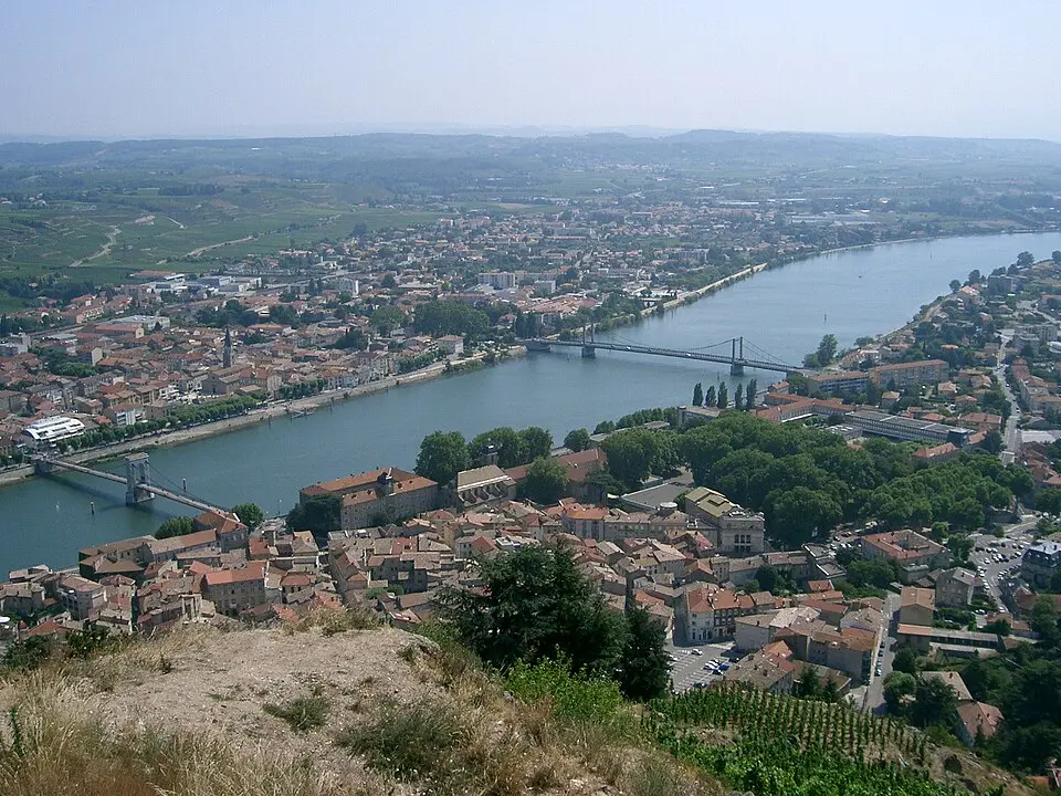 Nahral: PRA · CC BY 2.5 Tournon-sur-Rhône