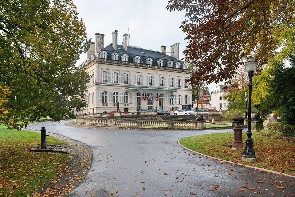 Obrázek: Tournasol7 · CC BY-SA 4.0 hôtel de ville d'Épernay
