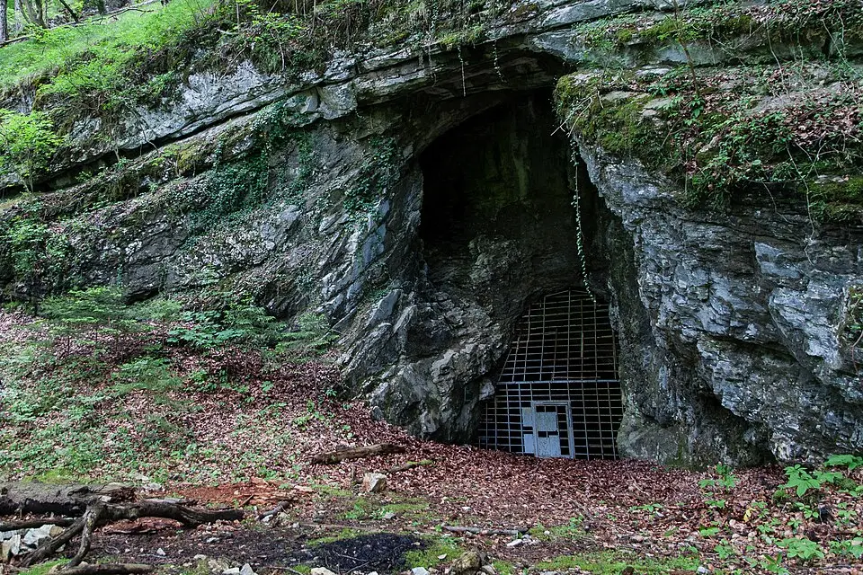 Image: Thilo Parg · CC BY-SA 3.0 Badlhöhle