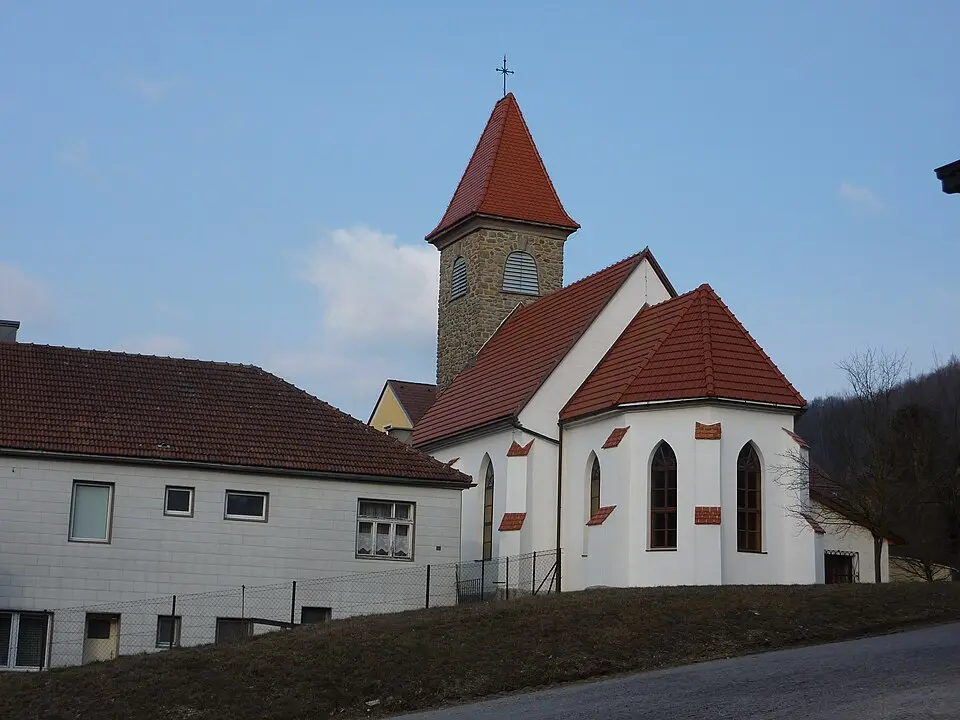 Obrázok: BSonne · CC BY-SA 3.0 Mariahilfkapelle Tradigist