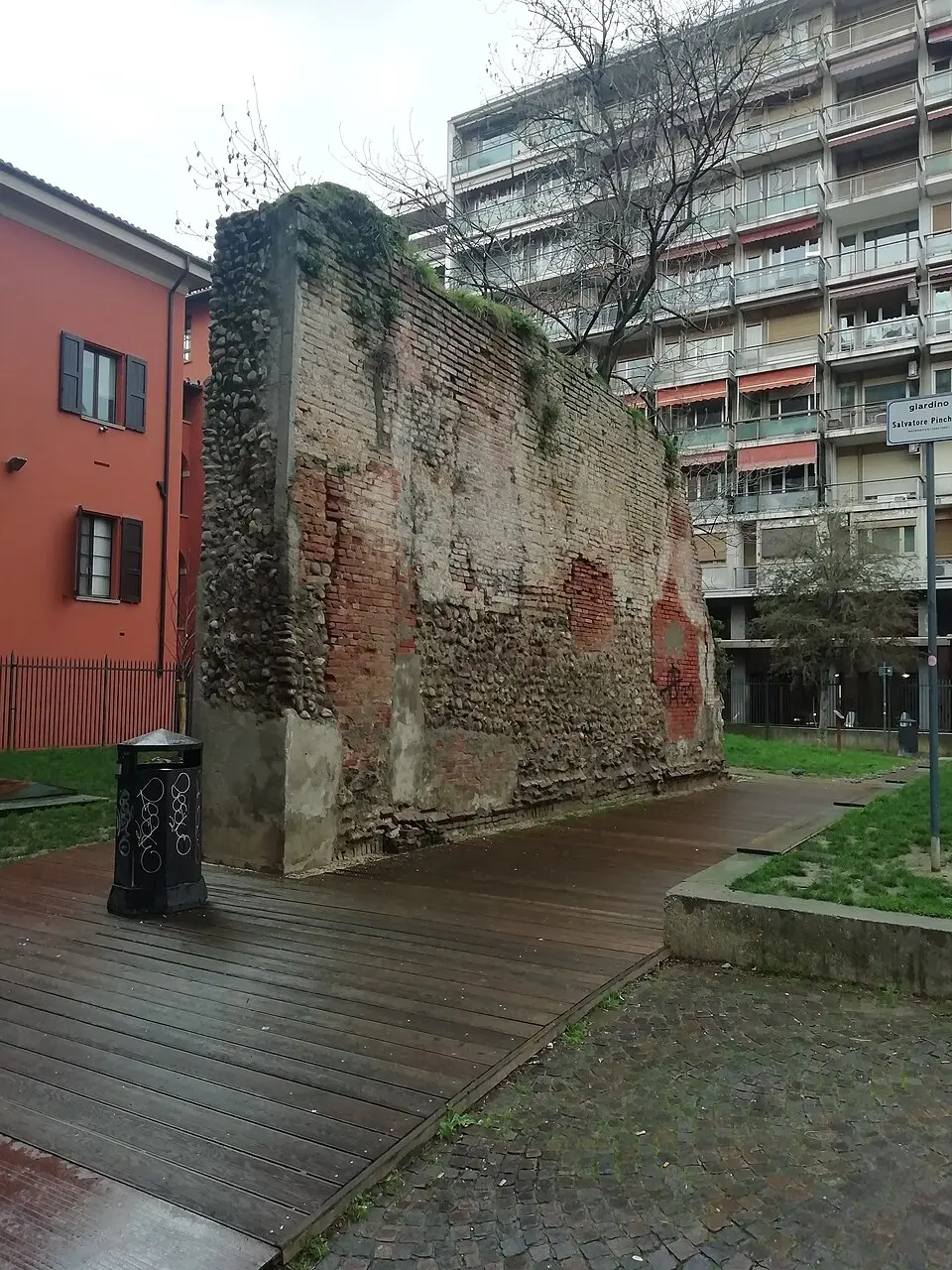 Tratto della cinta muraria del XII sec