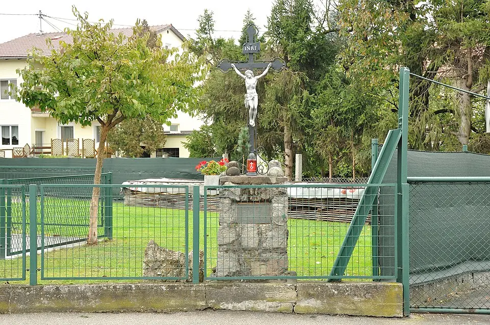 Überreste der abgekommenen Kirche St. Dionysen