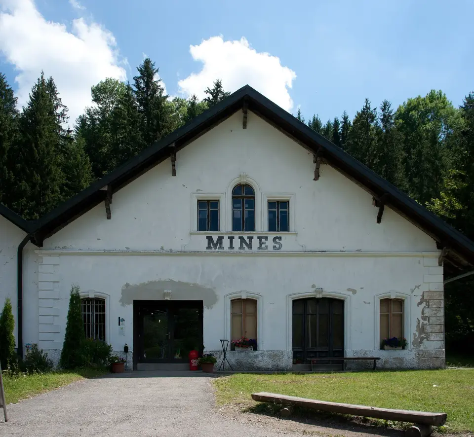 Asfaltový důl