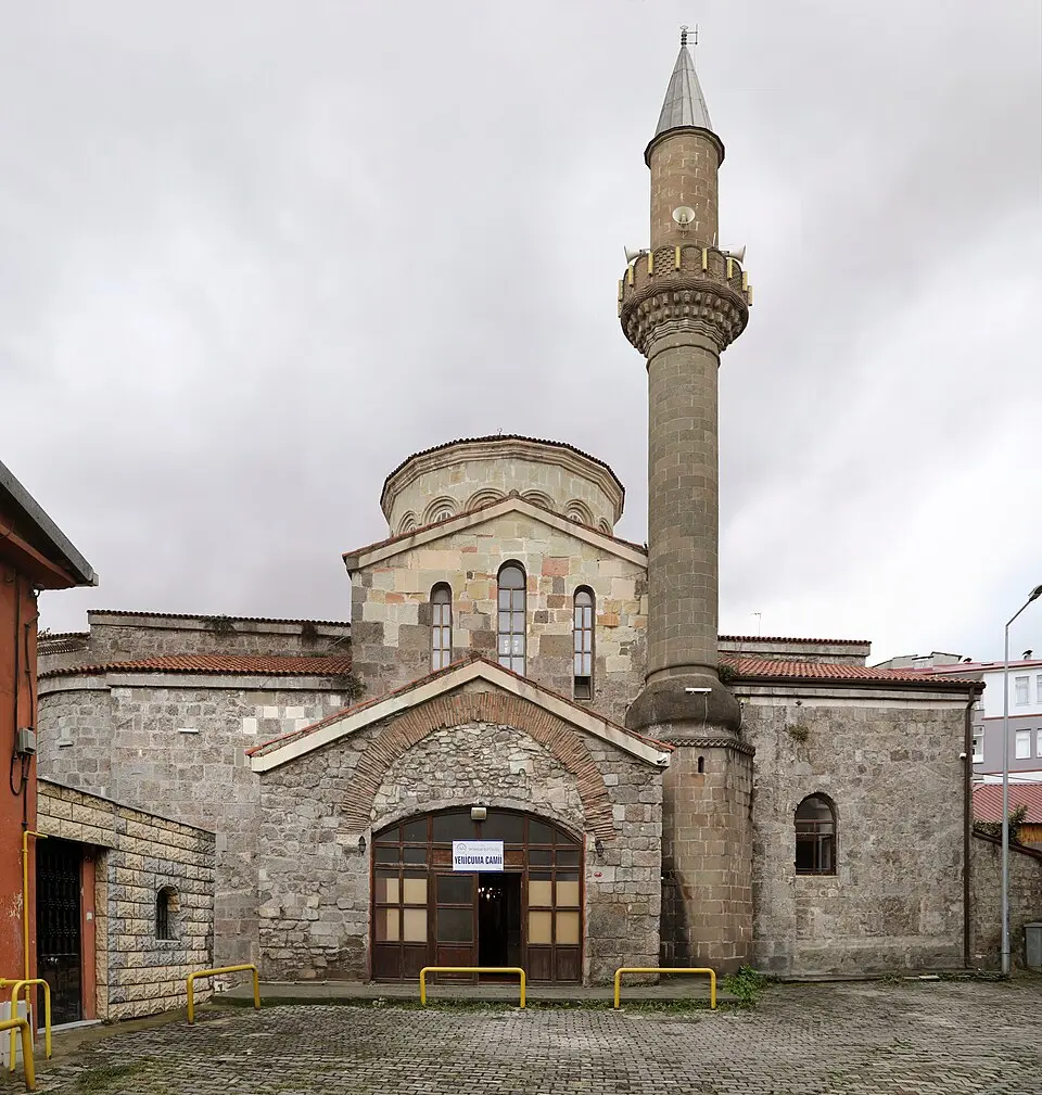 Yeni Cuma Camii