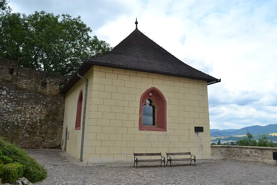 areál kostola Narodenia P. M. , karner