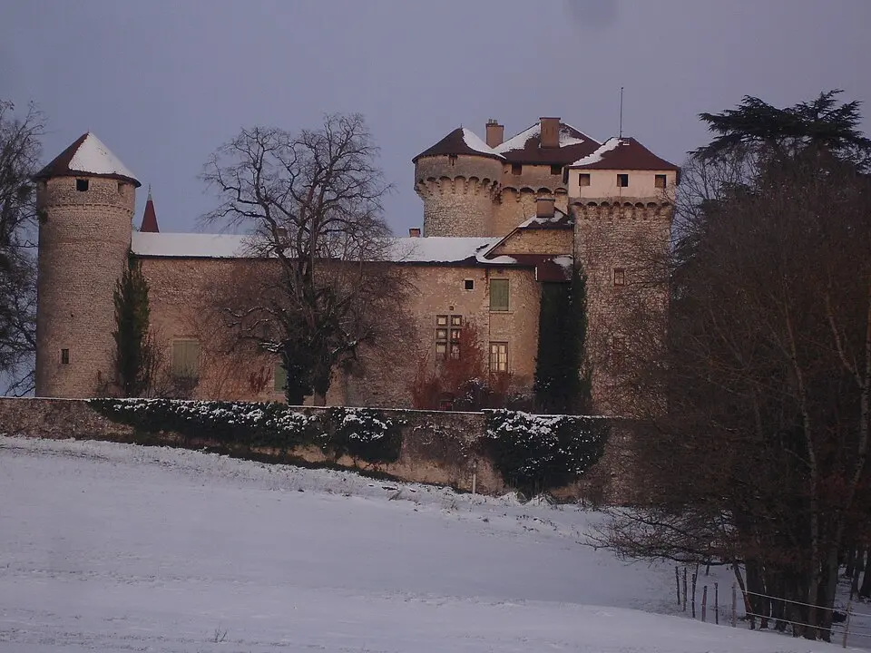 château de Serrières