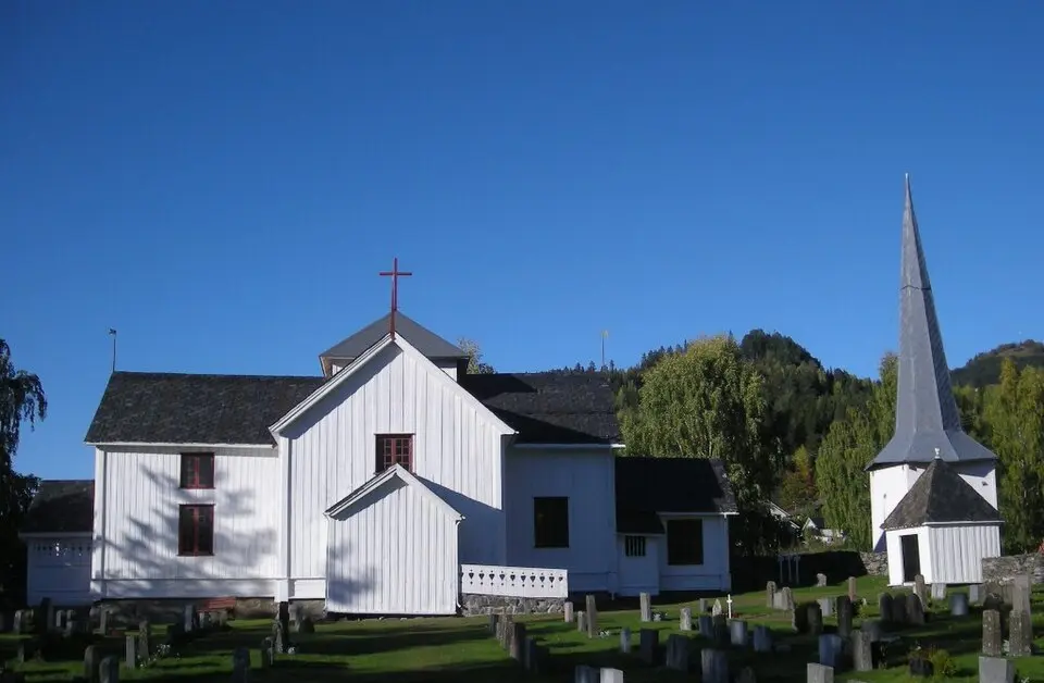 Tretten kirke
