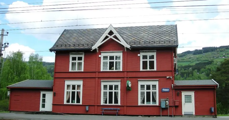 Tretten stasjon