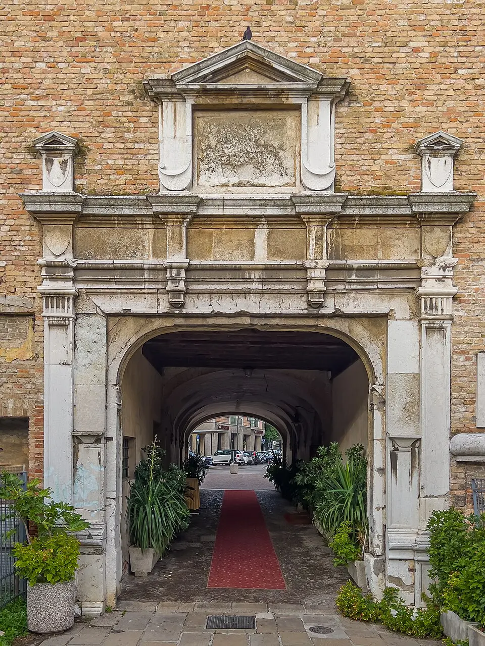 Porta Altinia