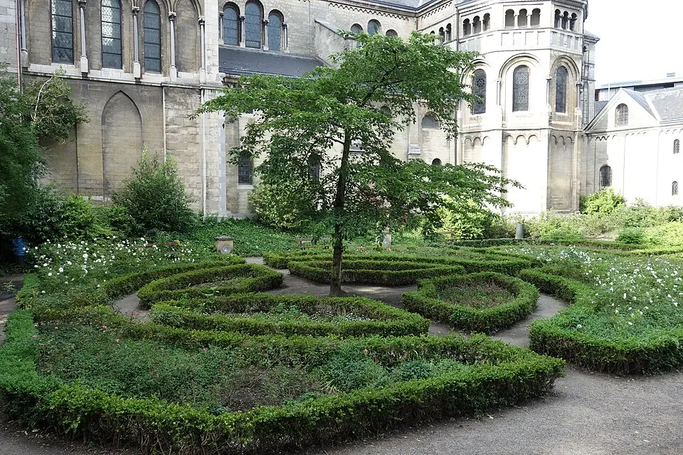 terrein met restanten Munsterabdij