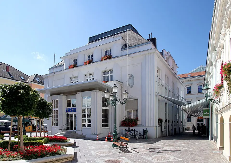 Image: C.Stadler/Bwag · CC BY-SA 3.0 AT Bankgebäude, Sparkassengebäude
