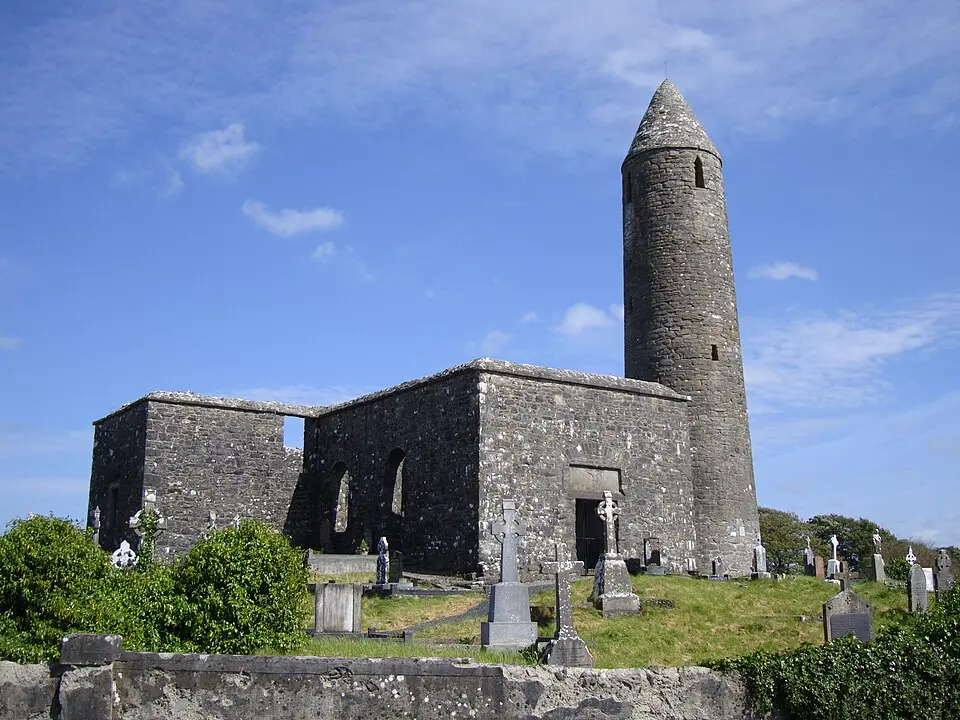 Image: JohnArmagh · CC BY-SA 3.0 Turlough Abbey