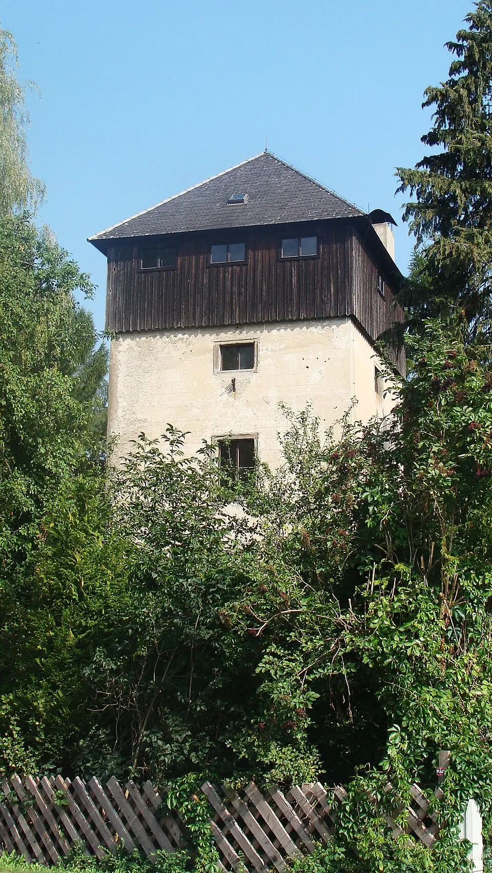 Turm des Schlosses Freidegg