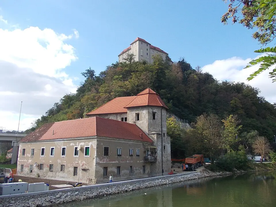 Grad Turn v Brestanici
