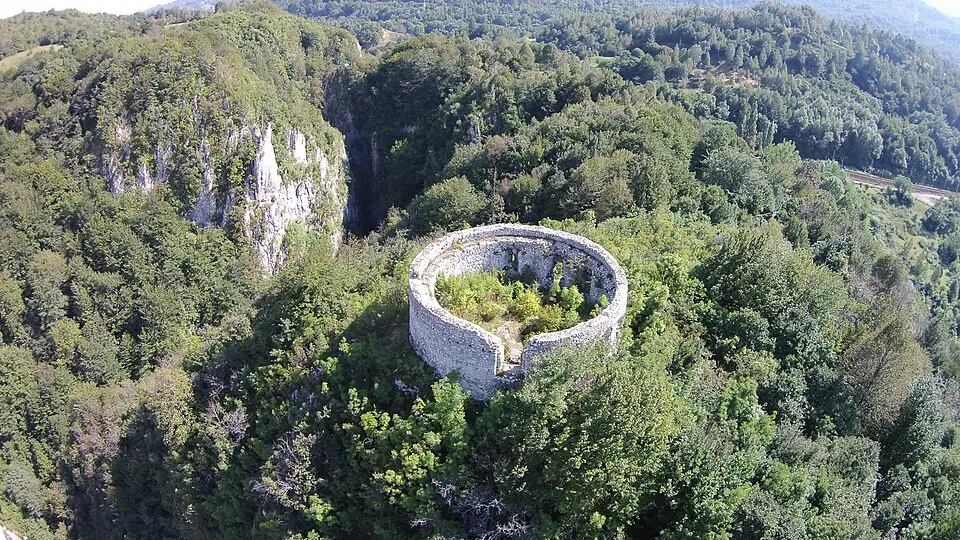Turn de cetate (ruine)