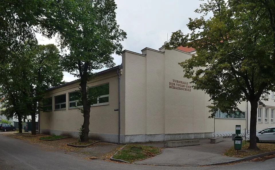 Hauptschule und Turnsaal