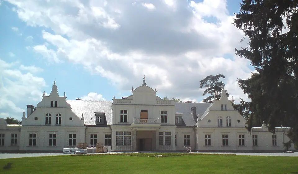 Pałac, ob. hotel