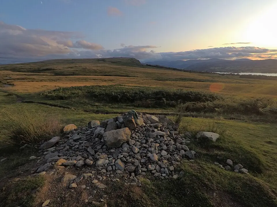Two round cairns 415m and 420m NNE of The Cockpit, Moor Divock