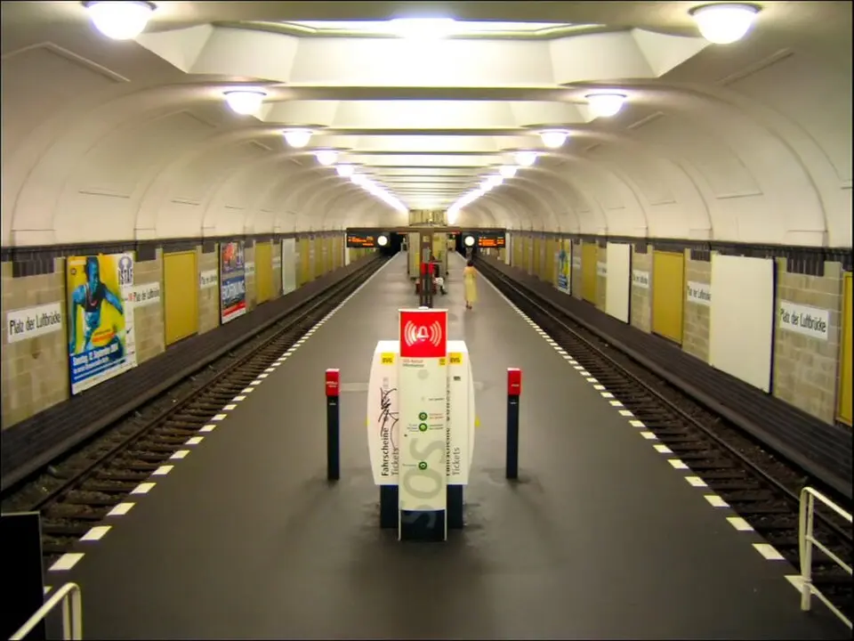 U-Bahnhof Platz der Luftbrücke