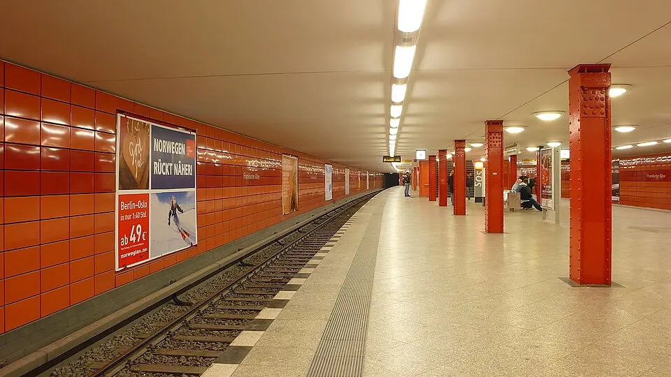 Frankfurter Allee metro station