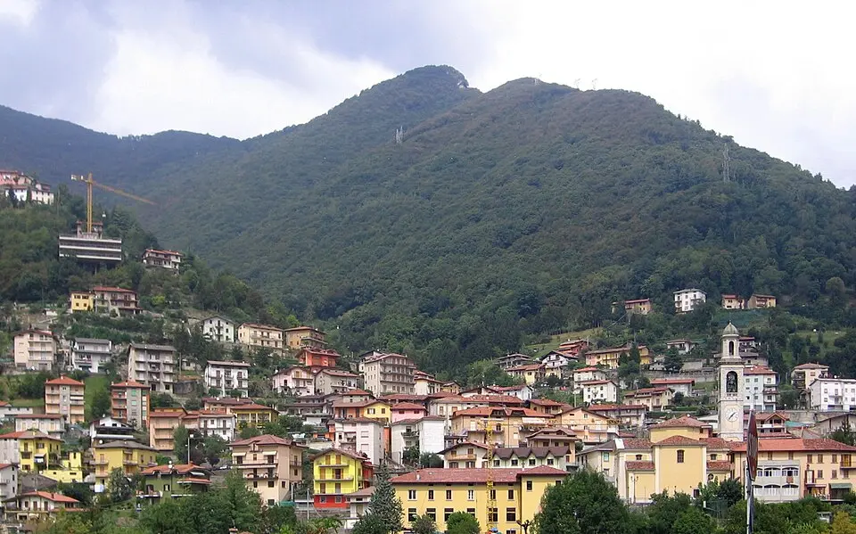 Immagine: Ago76 crop by Luigi Chiesa · CC BY-SA 3.0 Ubiale Clanezzo