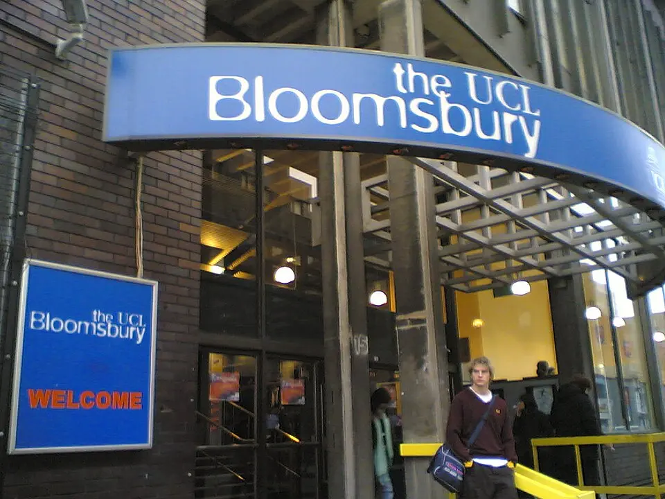 Image: Frankieroberto at English Wikipedia · Public domain Bloomsbury Theatre
