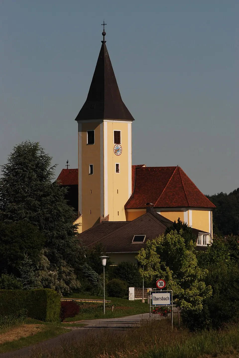 Image: Uebersbach8362 · CC BY-SA 3.0 Filialkirche Übersbach