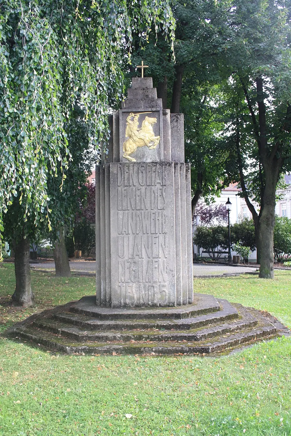 Image: Kwerdenker (talk) · CC BY-SA 3.0 AT Ulanendenkmal