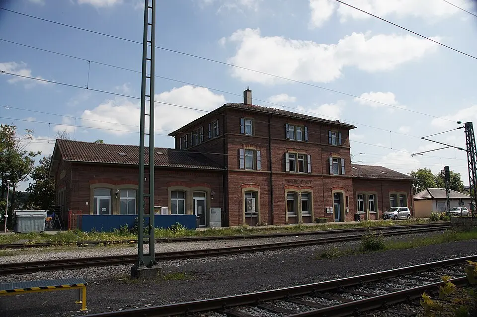 Bild: Baron2105 · CC BY-SA 3.0 Bahnhof Weil der Stadt