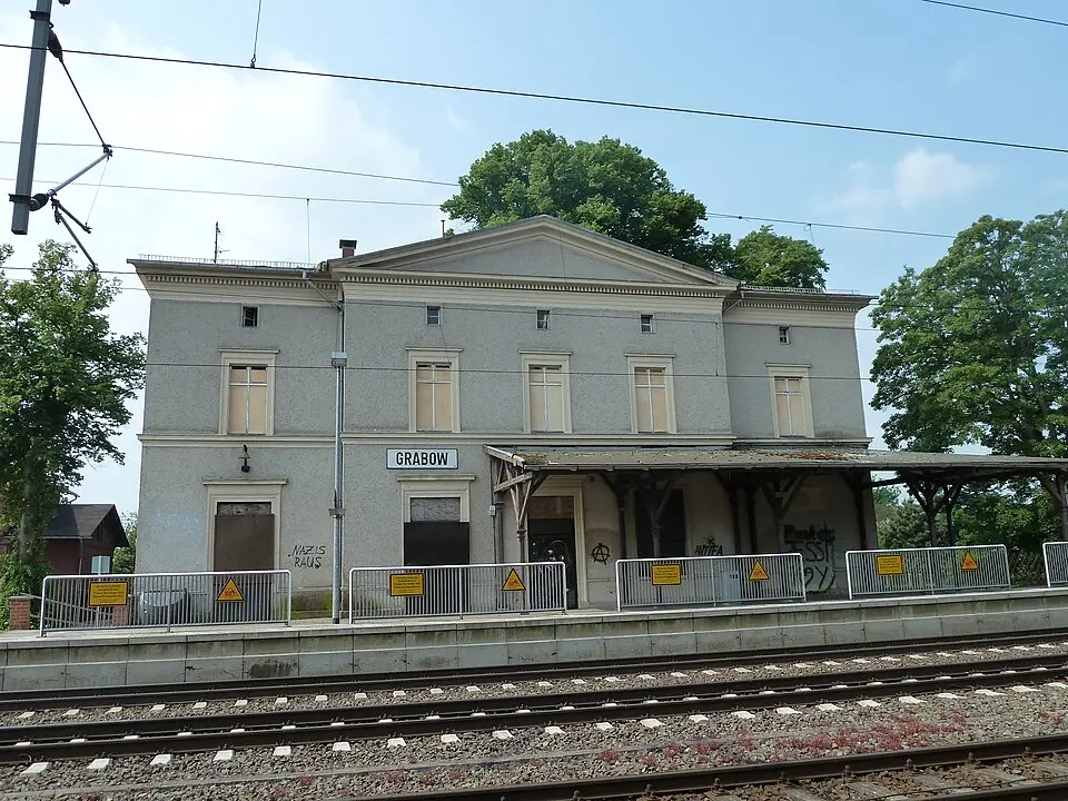 Bild: Global Fish · CC BY-SA 3.0 Bahnhof Grabow (Meckl)