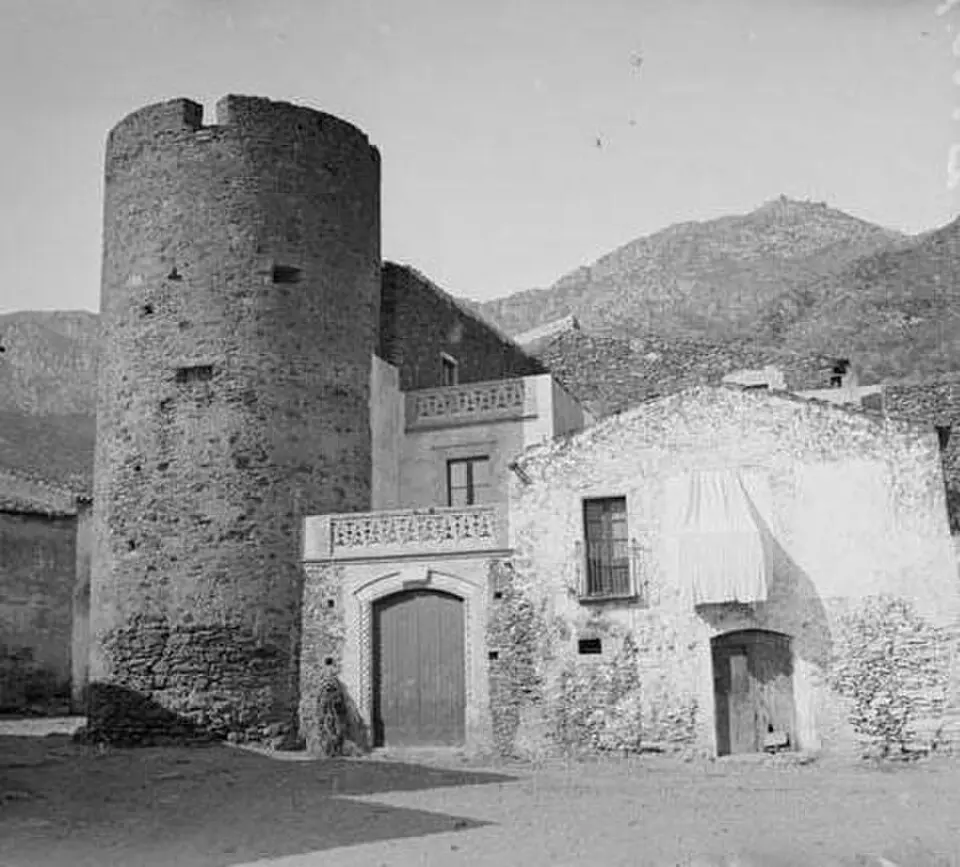 Murallas y Torre de Can Birba, Torre de Vergés, Torre de Mullada y Torre de Can Vives