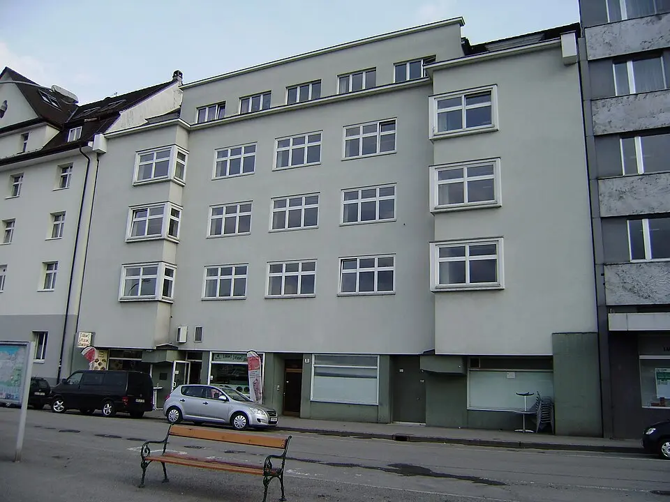 Bild: Horst F. Freudenberger · CC BY-SA 3.0 AT Wohn- und Geschäftshaus