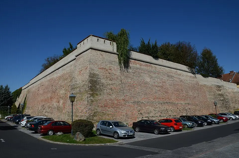 Image: Ueb-at · CC BY-SA 3.0 Ungarbastei