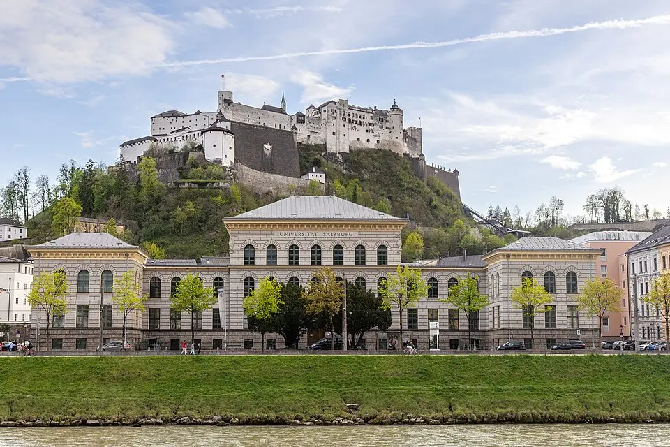 Schule, ursprünglich Teil der ehemaligen k.k. Staatsgewerbeschule (später HTBLA, nunmehr Universität Salzburg)