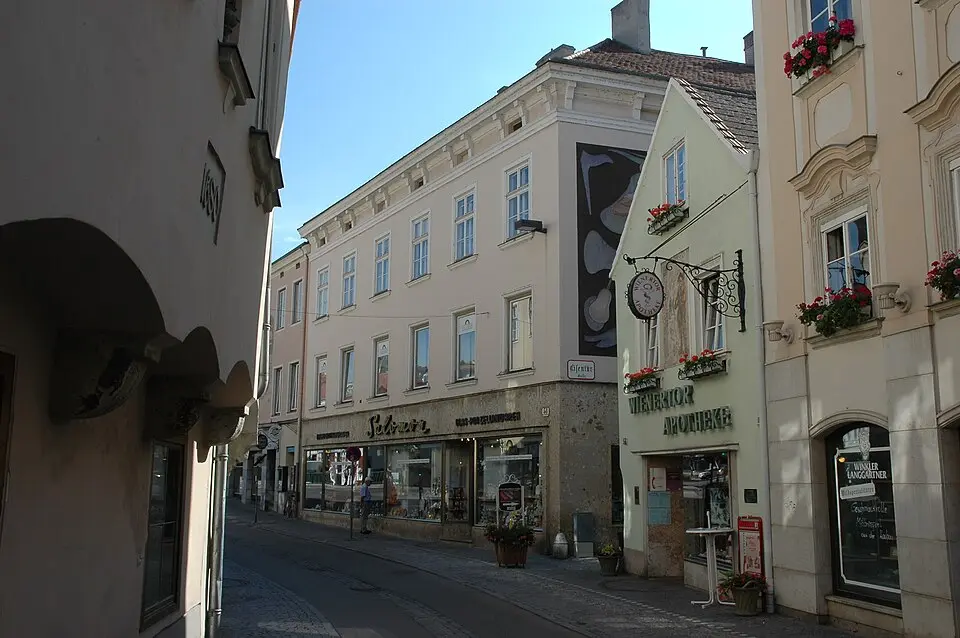 Wohn- und Geschäftshaus