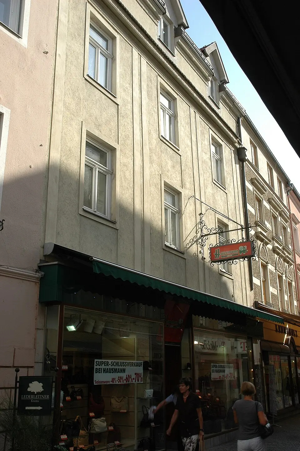 Wohn- und Geschäftshaus