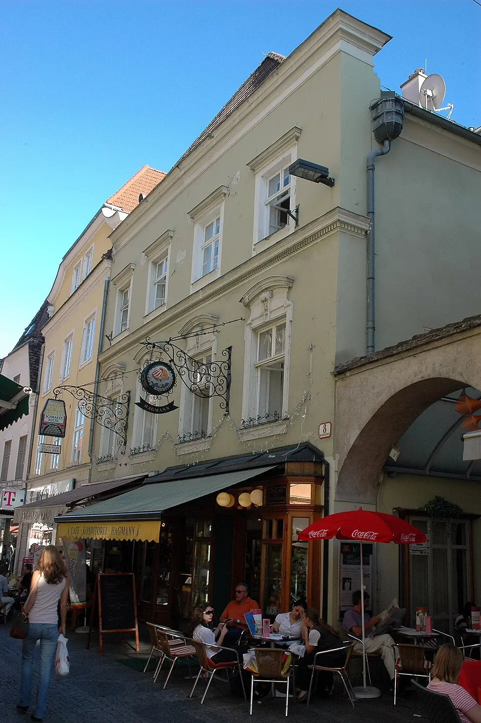 Image: Bauer Karl (talk) · CC BY-SA 3.0 AT Bürgerhaus
