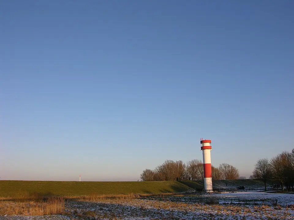 Image: Torsten Behrens from Tarbek - Segeberg - Schleswig-Holstein., Deutschland · CC BY 2.0 Lower range light Krautsand