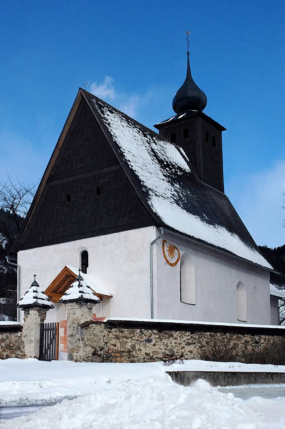 Kath. Filialkirche hl. Nikolaus mit ehem. Kirchhof