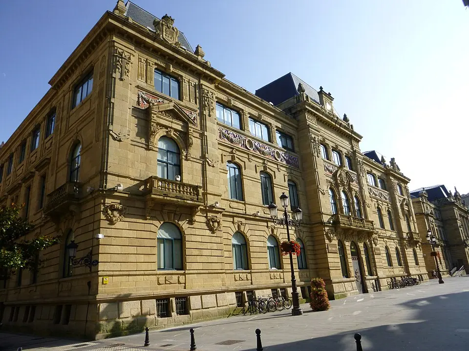 Post and mail building, Urdaneta street