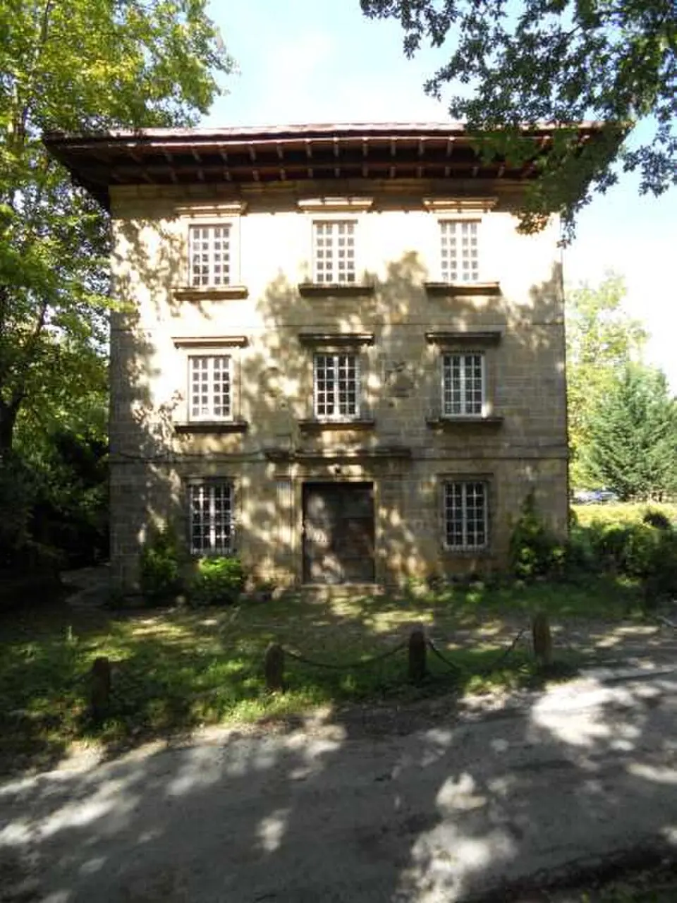 Palacio De Urdanibia
