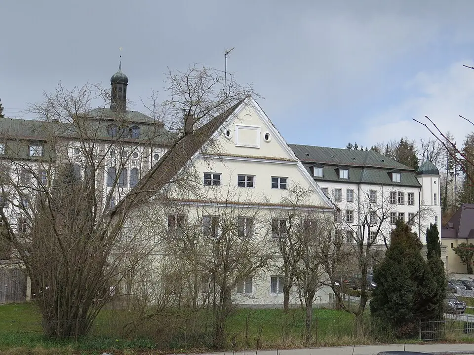 Slika: Flodur63 · CC BY-SA 4.0 Ehemaliges Hospitium des Klosters, jetzt Wohn- und Geschäftshaus