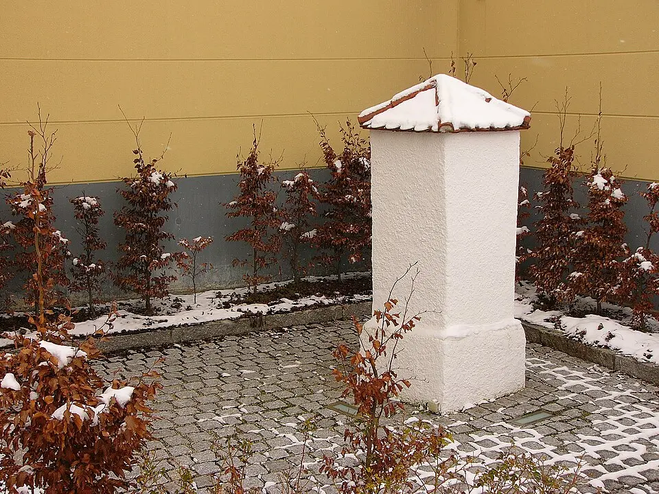 Obrázok: Gliwi · CC BY-SA 3.0 V. Burgfriedenssäule Landshut