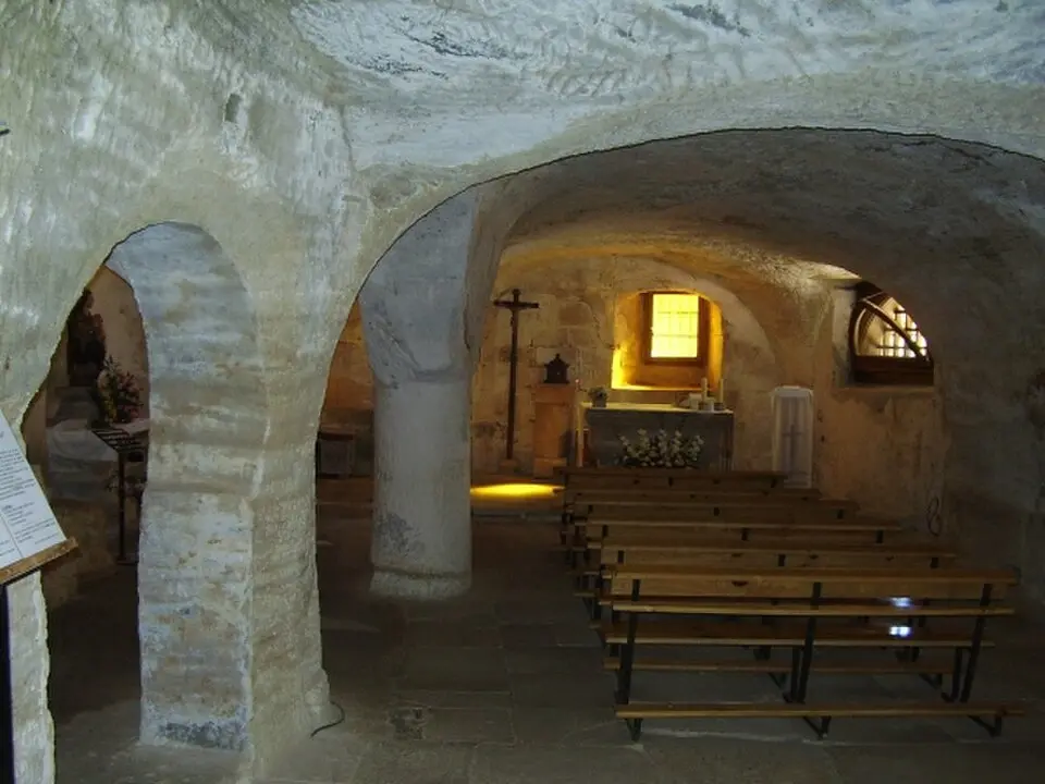 iglesia rupestre de Santa María de Valverde
