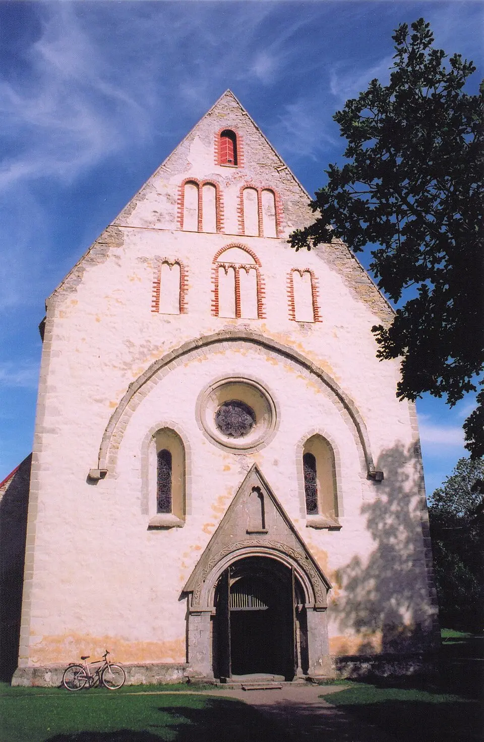 Valjala kirik